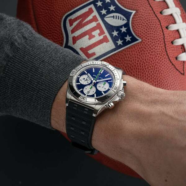 Breitling Chronomat B01 42 NFL Seattle Seahawks Edition AB01342B1C4S1