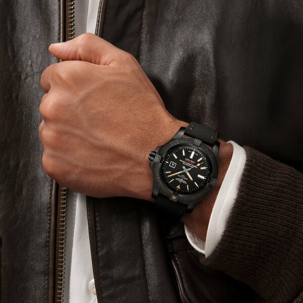 Breitling Avenger Blackbird V17310101B1W1 Breitling Avenger Blackbird V17310101B1W1